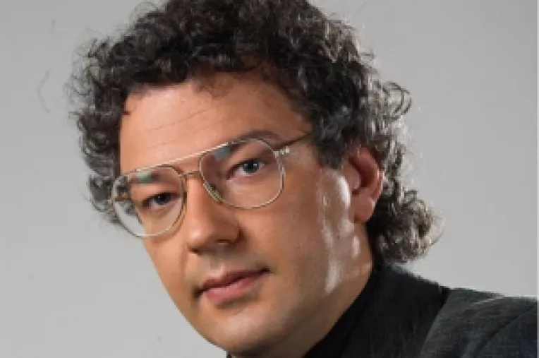 Presedintele si Politia se umilesc reciproc