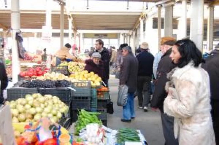 Primaria loveste in mafia pietelor