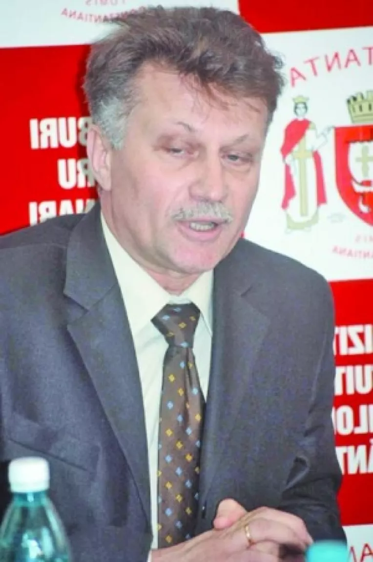 Profitand ca nu mai este nimeni interesat, Regia Judeteana de Drumuri vrea sa asfalteze Medgidia cu "japca"