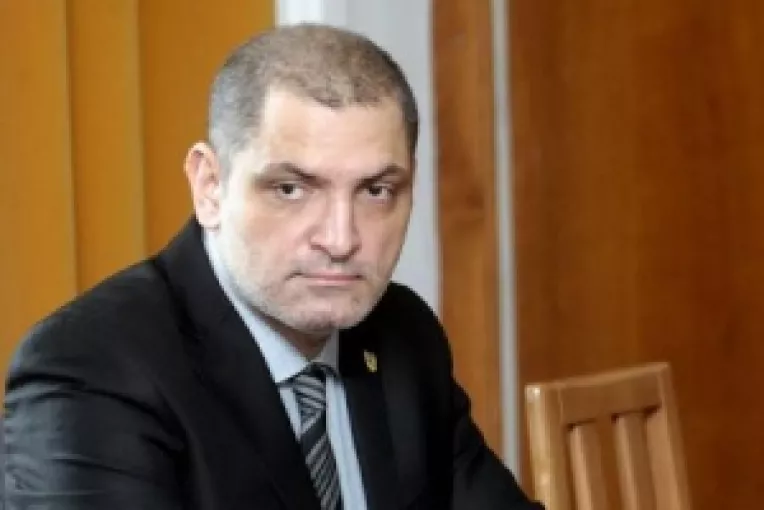 Senatorul Damian Draghici: "Acuzatiile doamnei Birgitte Ohlsson despre gestionarea defectuoasa a problematicii romilor in Romania seamana cu o fuga de raspundere"