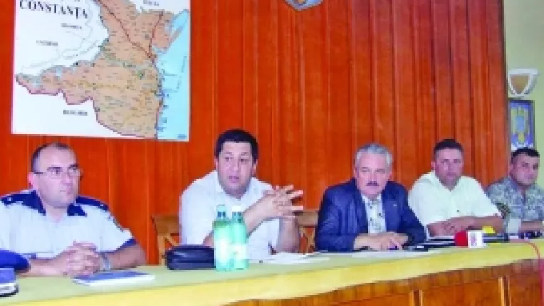 Solidari cu rutieristii acuzati de coruptie. Dupa descinderea DGA, politistii ameninta ca isi vor inchide telefoanele