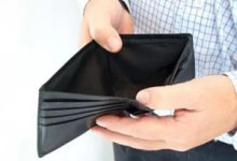 Sondaj INSOMAR: Reducerea salariilor bugetarilor, criticata de 67,7% dintre romani pentru ca are efecte economice negative