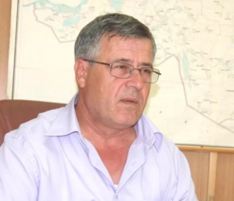 Sponte spune ca e "foarte compatibil" si consilier, si la Cadastru