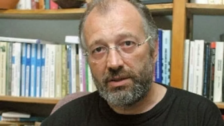 Stelian Tanase: S-a dus si Corneliu Vadim Tudor, ultimul dinozaur