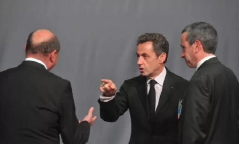 Summit-ul NATO: Sarkozy l-a eschivat neprotocolar pe Basescu
