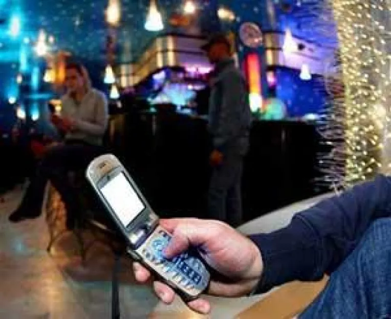 Telefoanele mobile surescita creierul