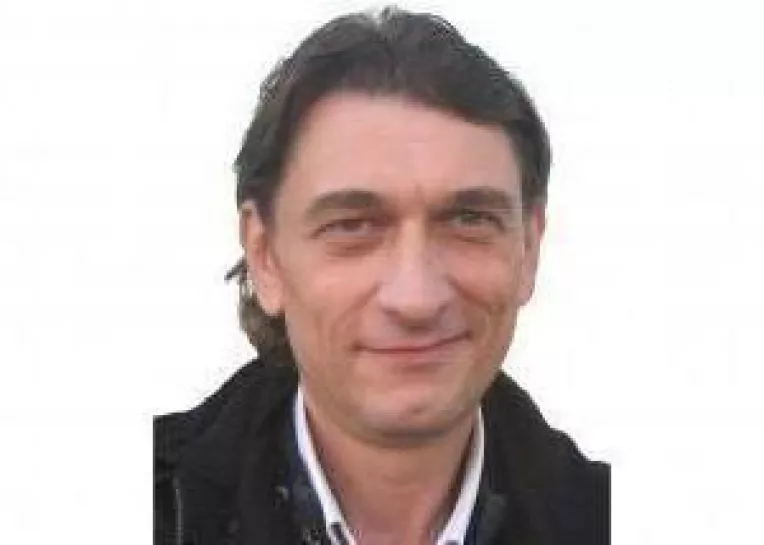 Televiziunile bat apa-n piua: Fantasma flacarii violet, vaccinarea anti-AH1N1, alegerile din colegiul 1