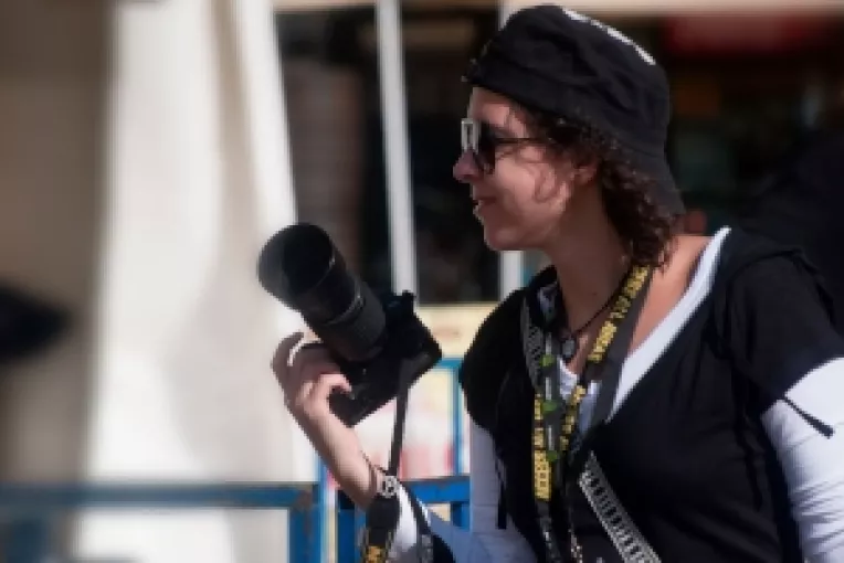 Teodora Maftei, o tanara jurnalist care a fost ranita la Club Colectiv, ar trebui sa fie operata la Munchen