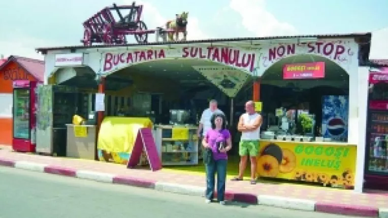 Terasa care vindea mancare expirata, "calcata" si de ITM