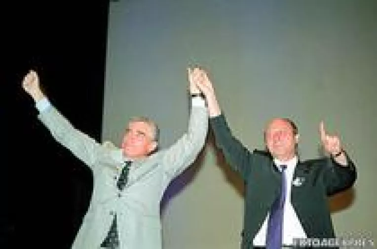 Traian Basescu il curteaza pe Petre Roman