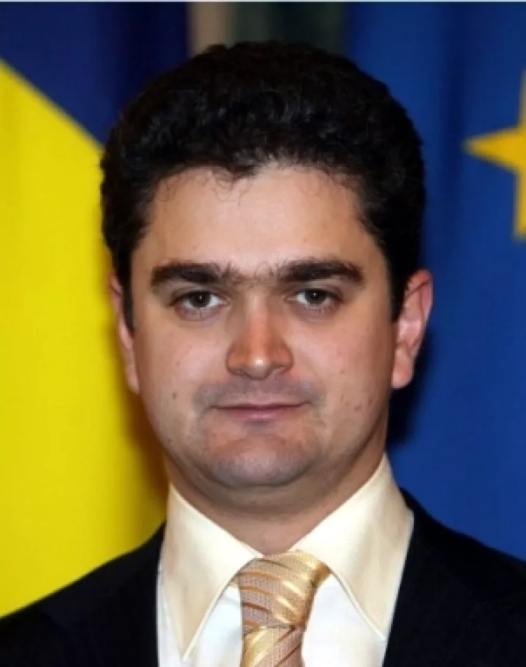 Una dintre prioritatile lui Theodor Paleologu a fost mentinerea culturii departe de scena politica