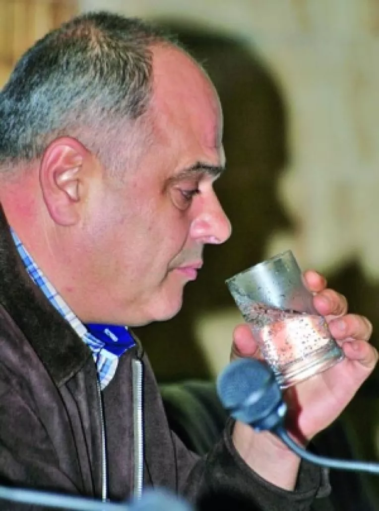 Vicepresedintele CJC nu intelege criteriile de alocare a fondurilor
Pentru drumurile judetene proaste, Darie da vina pe guvernanti