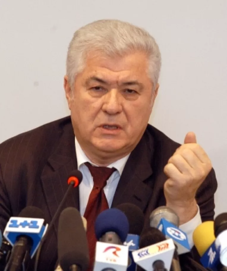 Voronin isi pregateste un succesor