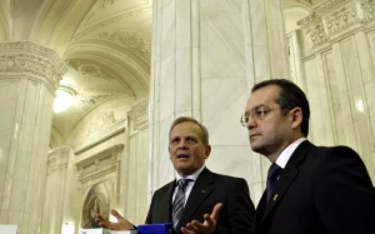 Vrabia malai viseaza: Boc ar prefera Guvern monocolor PD-L