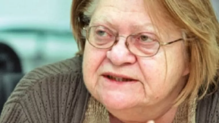 Zoe Petre: "Basescu face alba-neagra cu alegerile"